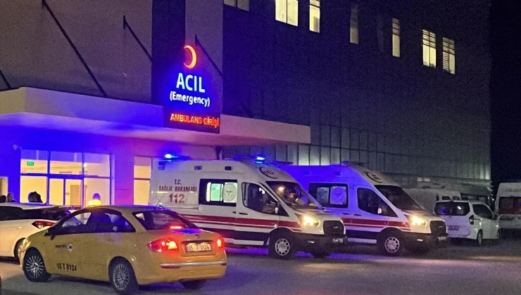 Burdur’da çeşmeden su doldurma sırasında çıkan kavgada bıçaklanan kişi hastaneye kaldırıldı