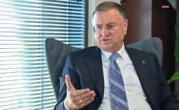 Hatay Büyükşehir Belediye Başkanı Sahnede İtildi