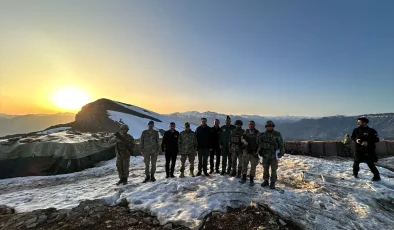 2. Ordu Komutanı ve Türk Mühendisleri Sınır ve Üs Bölgelerinde Mehmetçikleri Ziyaret Etti