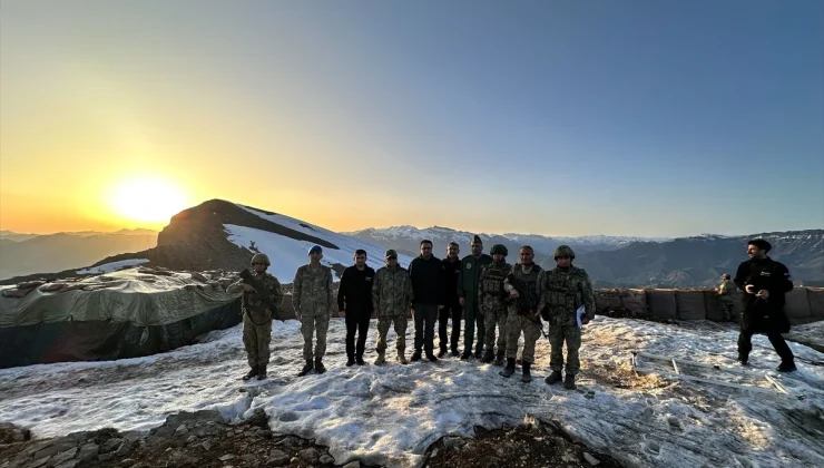 2. Ordu Komutanı ve Türk Mühendisleri Sınır ve Üs Bölgelerinde Mehmetçikleri Ziyaret Etti