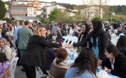 Altınova Belediyesi tarafından düzenlenen iftarda 4 bin kişi bir araya geldi