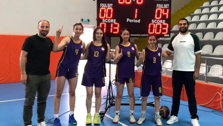 Basketbol Okul Sporlarında Erzincan’ın kızları Rize’de şampiyon oldu