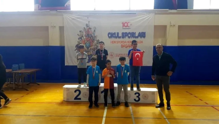 Bozüyük Belediyesi Satranç Sporcuları Madalyalarla Döndü