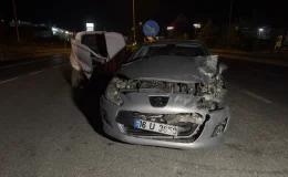 Bursa’da otomobil ile hafif ticari araç çarpışması: 9 yaralı