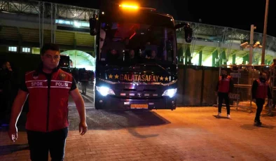 Galatasaray, Süper Kupa maçının ardından taraftarların yoğun ilgisiyle stattan ayrıldı