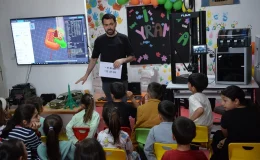 Havelsan, mühendislik eğitimi verdiği çocuklara oyuncak hediye ediyor