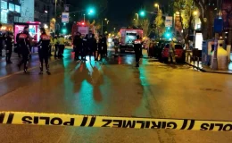 İstanbul’da park halindeki 2 araç alevlere teslim oldu