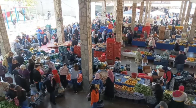 Karacasu’da bayram pazarında yüksek fiyatlar ve düşen alım gücü