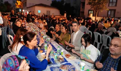 Kartal Belediyesi Soğanlık Gümüşpınar Mahallesi’nde Mahalle İftarı Düzenledi