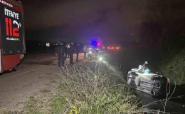 Kartepe’de Hafif Ticari Araç Su Kanalına Uçtu, 1 Kişi Yaralandı