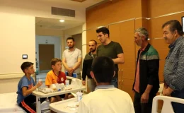 Manisa Selendi’de Okul Servisi ile Kamyonet Çarpıştı: 9 Öğrenci Yaralandı
