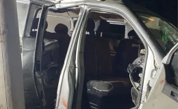 Mersin’de Panelvanın Elektrik Direğine Çarpması Sonucu 2 Kişi Hayatını Kaybetti