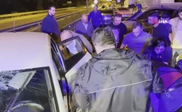 Sahne sistemleri taşıyan pikapa otomobil çarptı