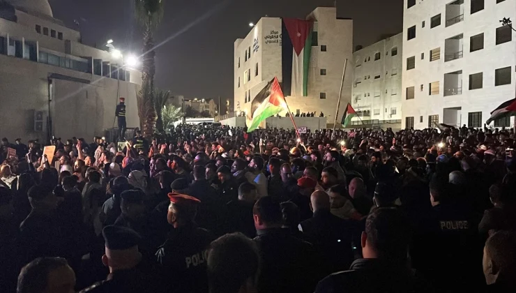 Ürdünlüler, İsrail Büyükelçiliği yakınlarında Filistinlilerle dayanışma gösterilerine devam ediyor