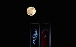 Hatay’da Amanos Dağı semalarında doğan dolunay eşsiz bir görüntü oluşturdu