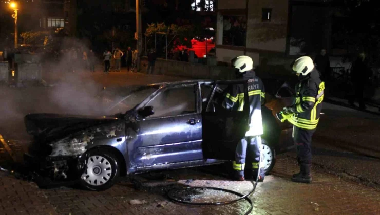 Kayseri’de Park Halindeki Otomobil Alev Aldı