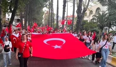 Köyceğiz’de Gençlik Yürüyüşü ve Kolpa Konseriyle 19 Mayıs Coşkusu