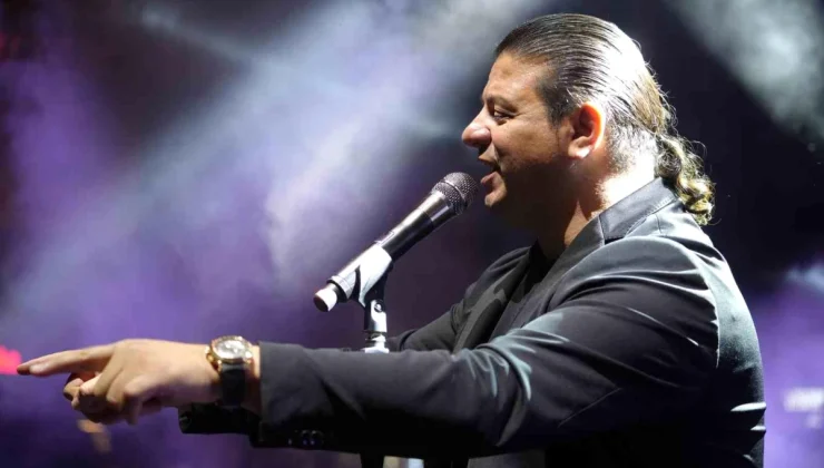 Kubat, 19 Mayıs konserinde binlerce hayranını coşturdu