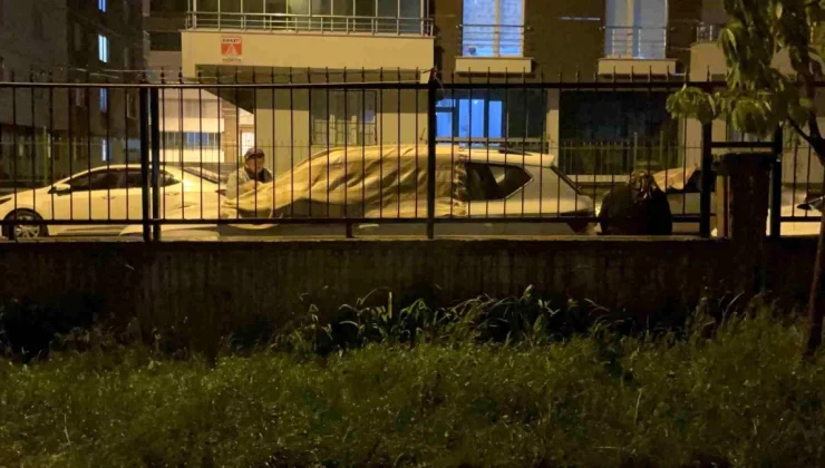 Tatvan’da Sağanak ve Dolu Yağışı: Yollar Dere Gibi Aktı, Araçlara Zarar Verdi
