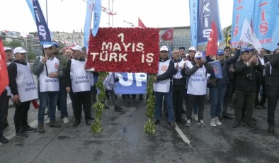 TÜRK-İŞ ve Sendikalar 1 Mayıs’ta Taksim’e Çelenk Koydu