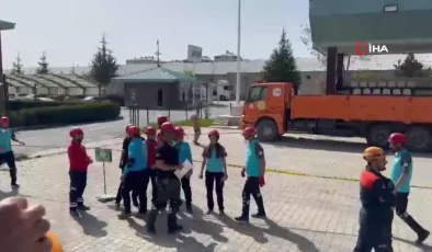 Van’da 48 UMKE personeline ‘arama kurtarma’ eğitimi verildi