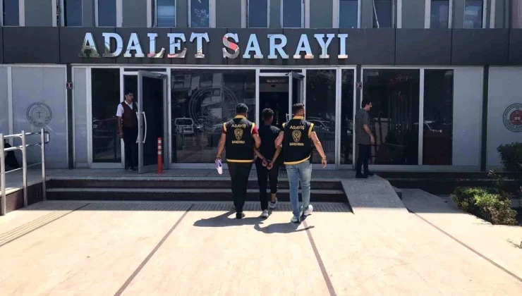 Bandırma’da Alkollü Trafik Magandası Polisten Kaçarken Yakalandı