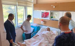 Çanakkale Valisi İlhami Aktaş, orman yangınında yaralanan Ekrem Avcı’yı ziyaret etti