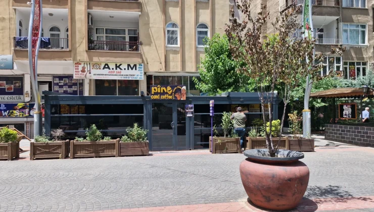 Diyarbakır’da sadece ‘Kürtçe’ hizmet vereceğini açıklayan kafe sahibine ev hapsi