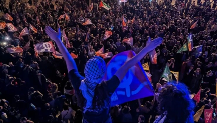 Fransa’da aşırı sağcıların seçim zaferine tepki gösteren yüzlerce kişi sokağa indi
