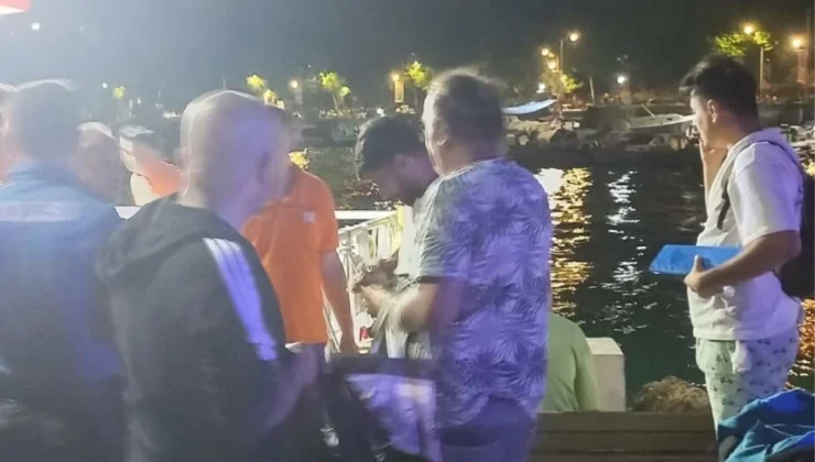 Haydarpaşa açıklarında batma tehlikesi geçiren teknedeki 10 kişi kurtarıldı