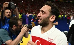 A Milli Takımımızın kaptanı Hakan Çalhanoğlu, Hollanda’ya elendikten sonra gözyaşlarına boğuldu