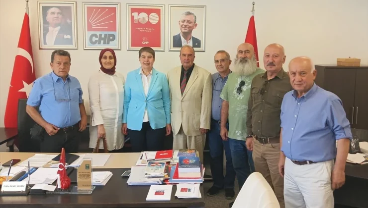 CHP Genel Başkan Yardımcısı Zeliha Aksaz Şahbaz, veteriner hekimlerle bir araya geldi