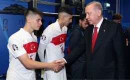 Cumhurbaşkanı Erdoğan, A Milli Futbol Takımımızı soyunma odasında ziyaret etti