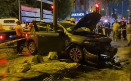 Esenler’de Otomobil Minibüse Çarptı, Yaya Yaralandı