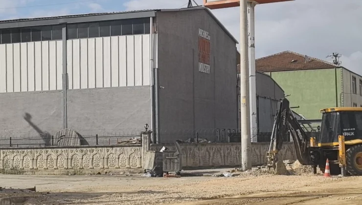 İnegöl’de Tekniker Çatıdan Düşerek Ağır Yaralandı