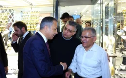 Kayseri Büyükşehir Belediye Başkanı Dr. Memduh Büyükkılıç, İçişleri Bakanı Ali Yerlikaya ve beraberindeki heyet ile Kazancılar Çarşısı’ndaki esnafı ziyaret etti