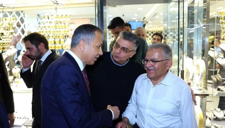 Kayseri Büyükşehir Belediye Başkanı Dr. Memduh Büyükkılıç, İçişleri Bakanı Ali Yerlikaya ve beraberindeki heyet ile Kazancılar Çarşısı’ndaki esnafı ziyaret etti