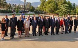 Özgür Özel, Rauf Denktaş ve Fazıl Küçük’ün anıt mezarlarını ziyaret etti