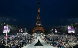 Paris Olimpiyatları Sen Nehri’nde Yağmur Altında Açıldı