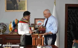 Söğüt Belediye Başkanı Ferhat Durgut’u Türk Dünyası Yörük Türkmen Birliği Başkanı İrfan Tatlıoğlu Ziyaret Etti