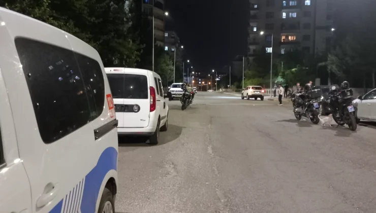 Yakınları Arasında Kavga Çıktı; 3 Yaralı