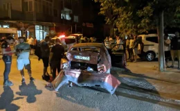 Keşan’da trafik kazasında otomobile çarpan araç plakasını düşürdü